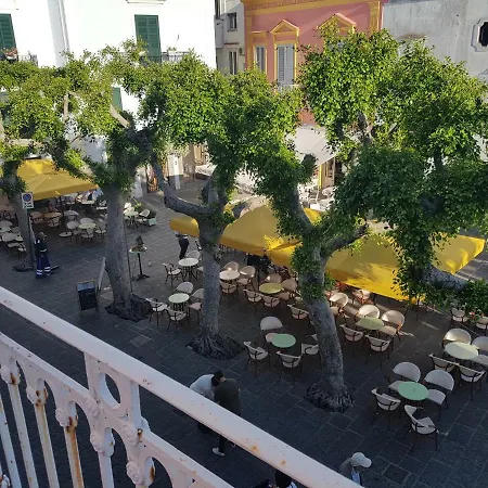 Su Piazza Matteotti Forio Centralissimi Διαμέρισμα *